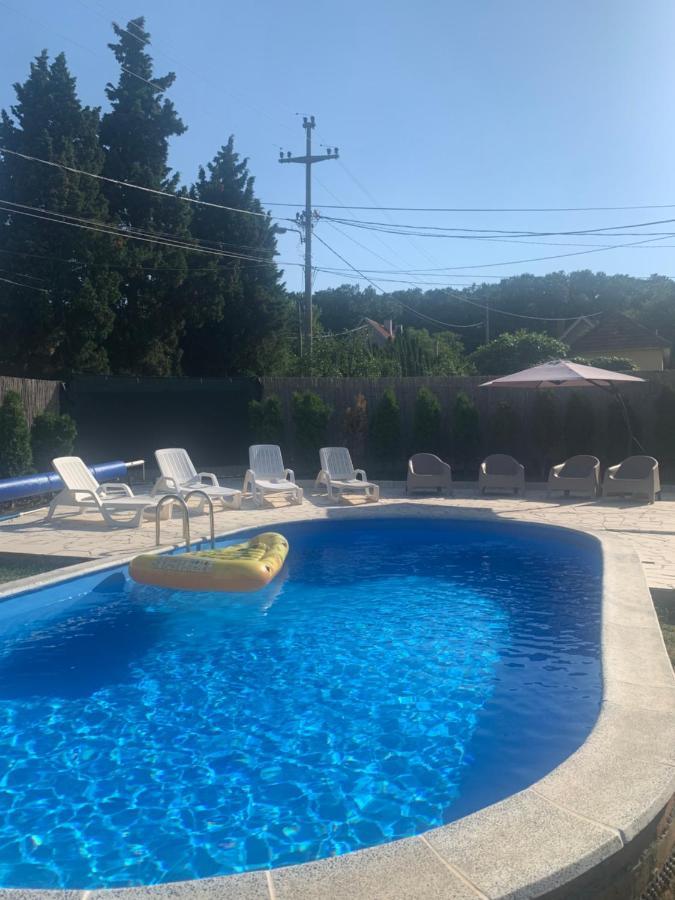 Mika'S Poolhouse Villa Belgrad Exterior foto