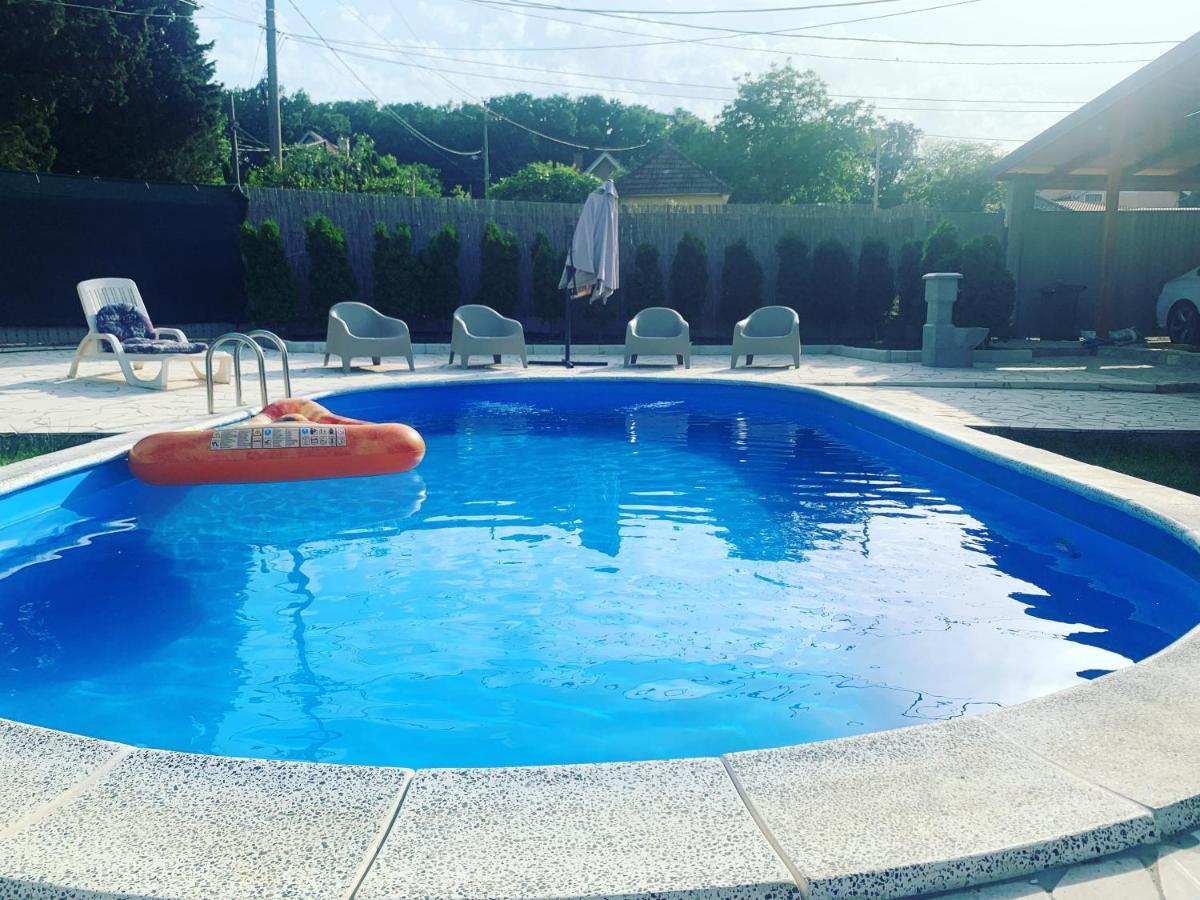 Mika'S Poolhouse Villa Belgrad Exterior foto