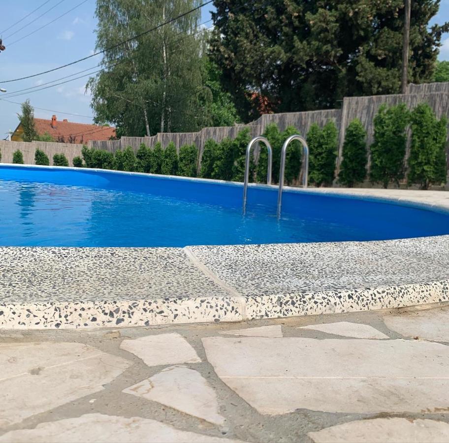Mika'S Poolhouse Villa Belgrad Exterior foto