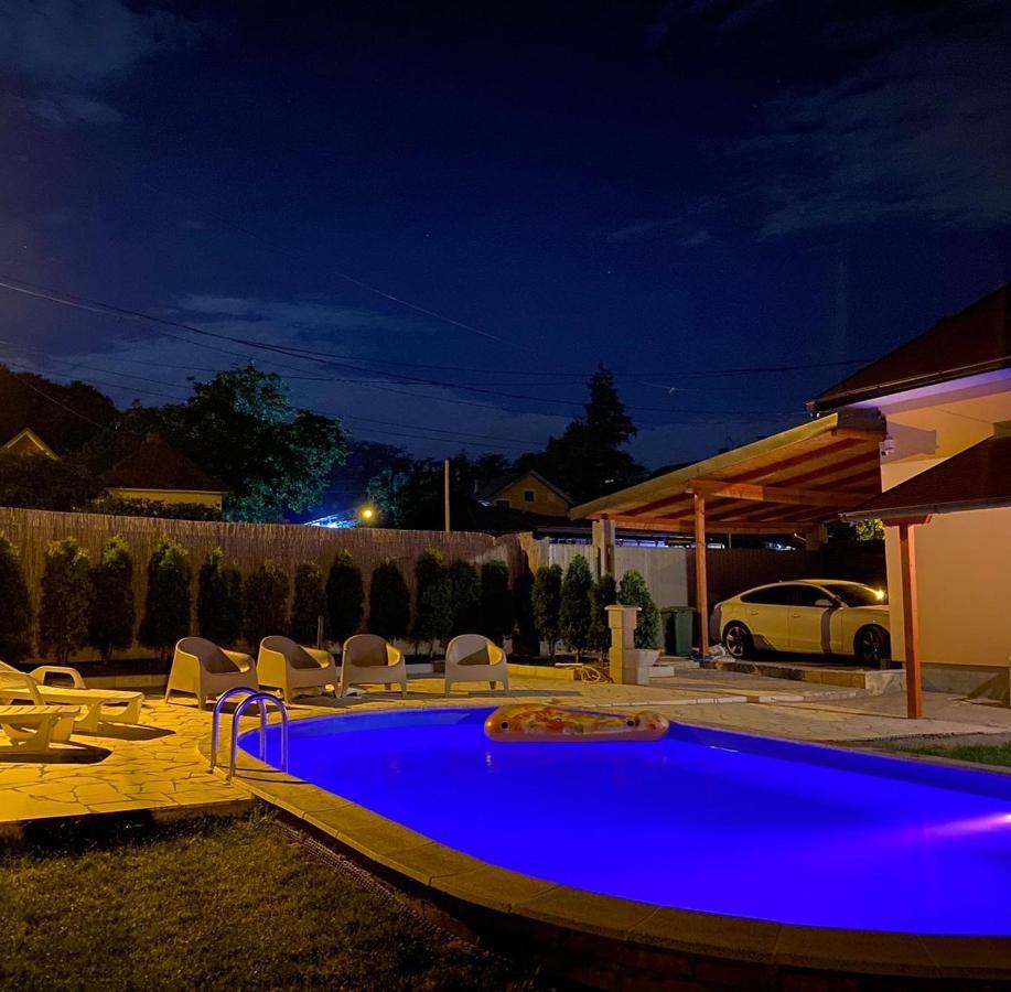 Mika'S Poolhouse Villa Belgrad Exterior foto