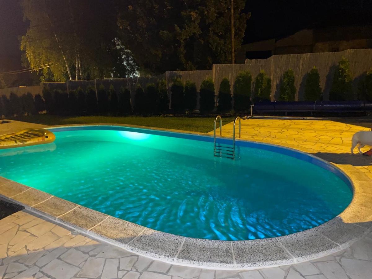 Mika'S Poolhouse Villa Belgrad Exterior foto