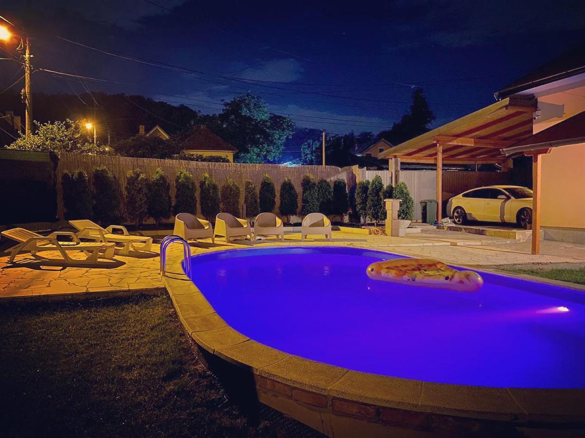 Mika'S Poolhouse Villa Belgrad Exterior foto
