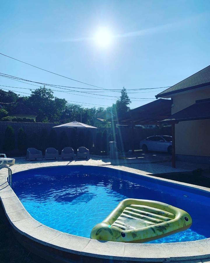 Mika'S Poolhouse Villa Belgrad Exterior foto